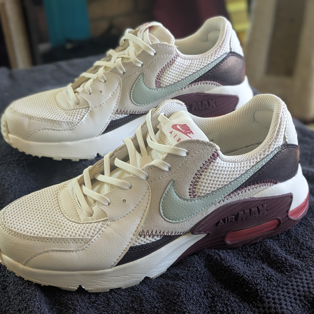 Nike Women's Sneakers in Cream, Burgundy, and Mint